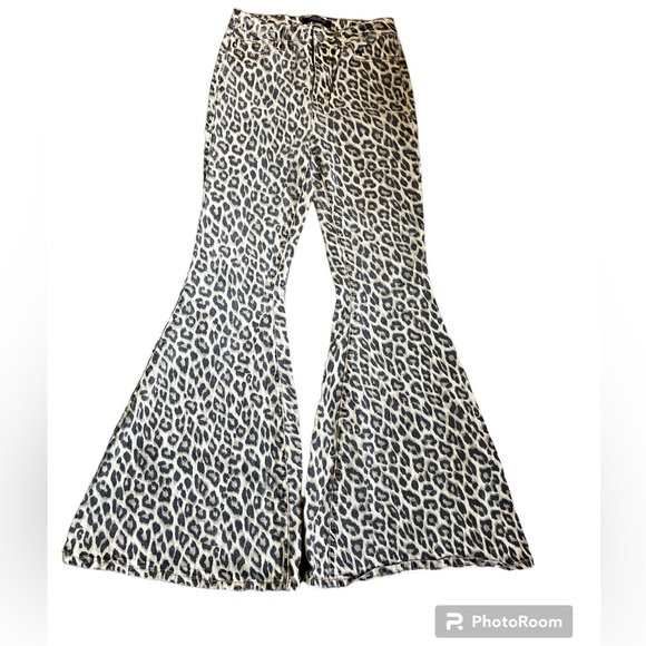 Judy Blue Cool Cat Leopard Print Fit and Flare Jeans - Picture 3 of 13